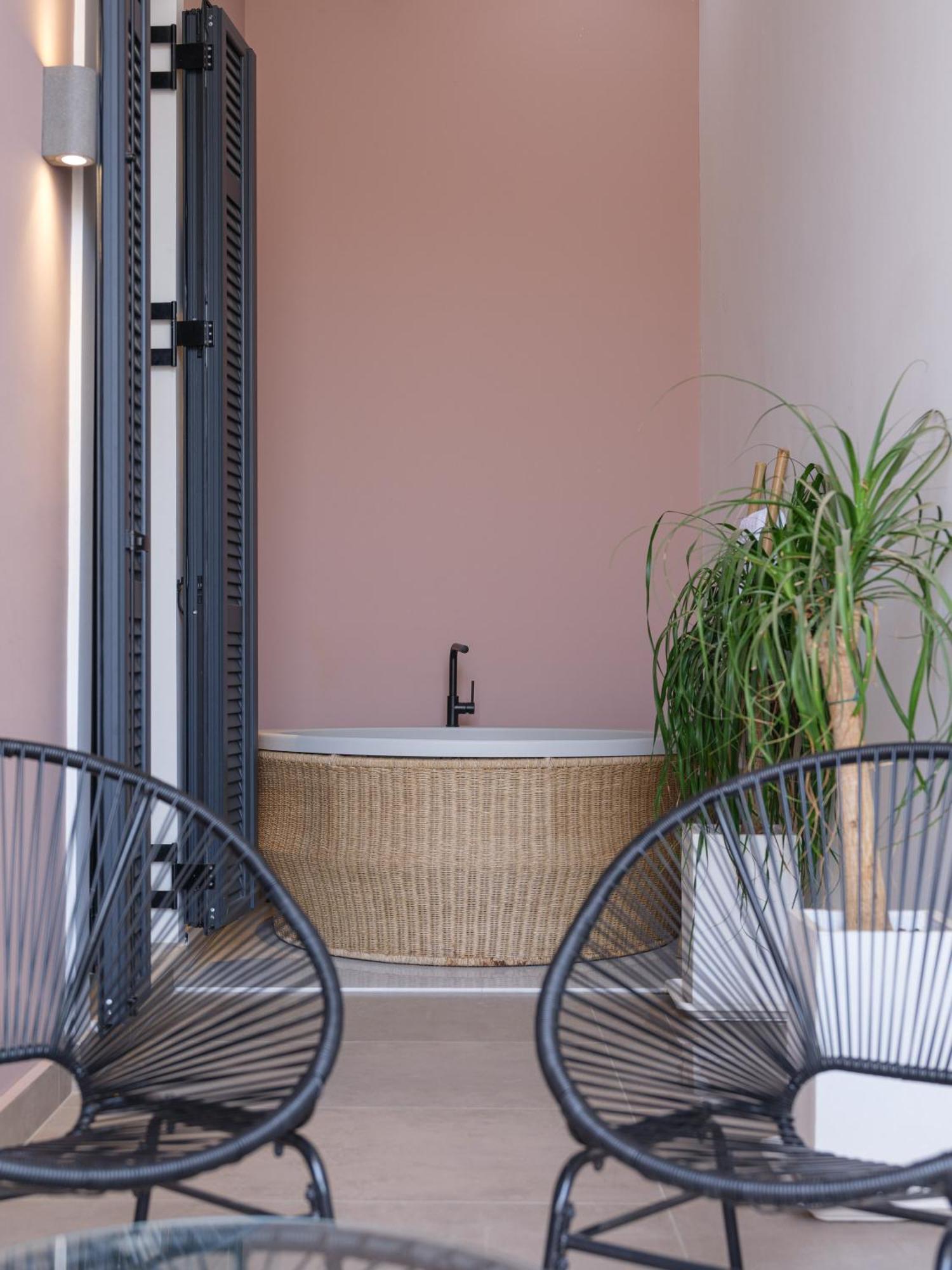 The Alma City Hotel Hriszí Aktí Haniá Kültér fotó